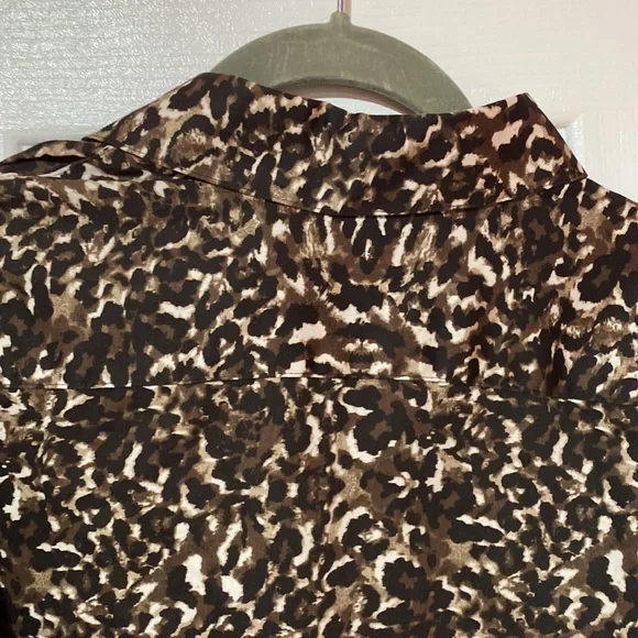 Westbound petite small animal print blouse.   Mint condition. - Picture 6 of 6
